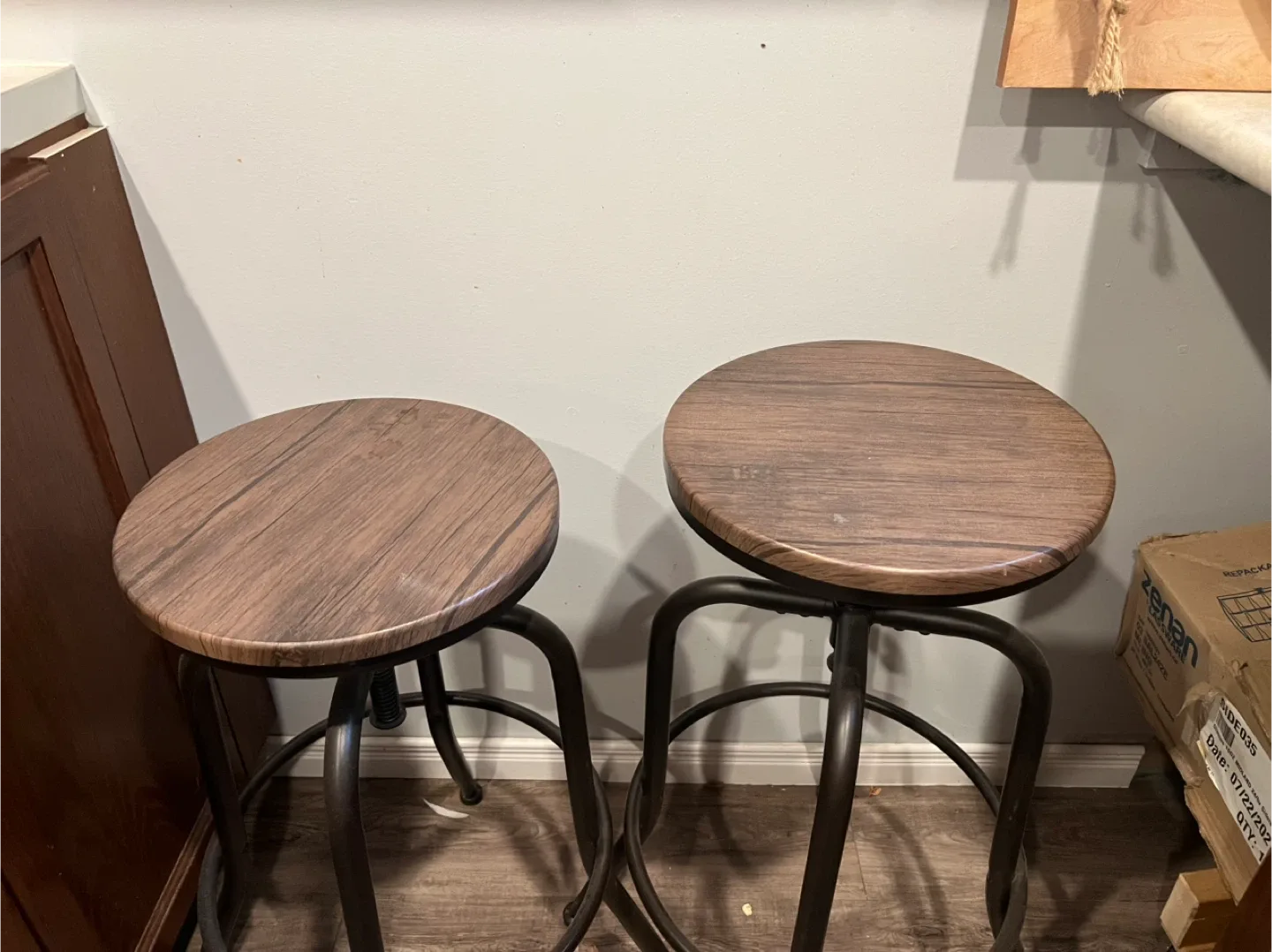 Adjustable Height Bar Stools - Set of 2 image indicator(2)