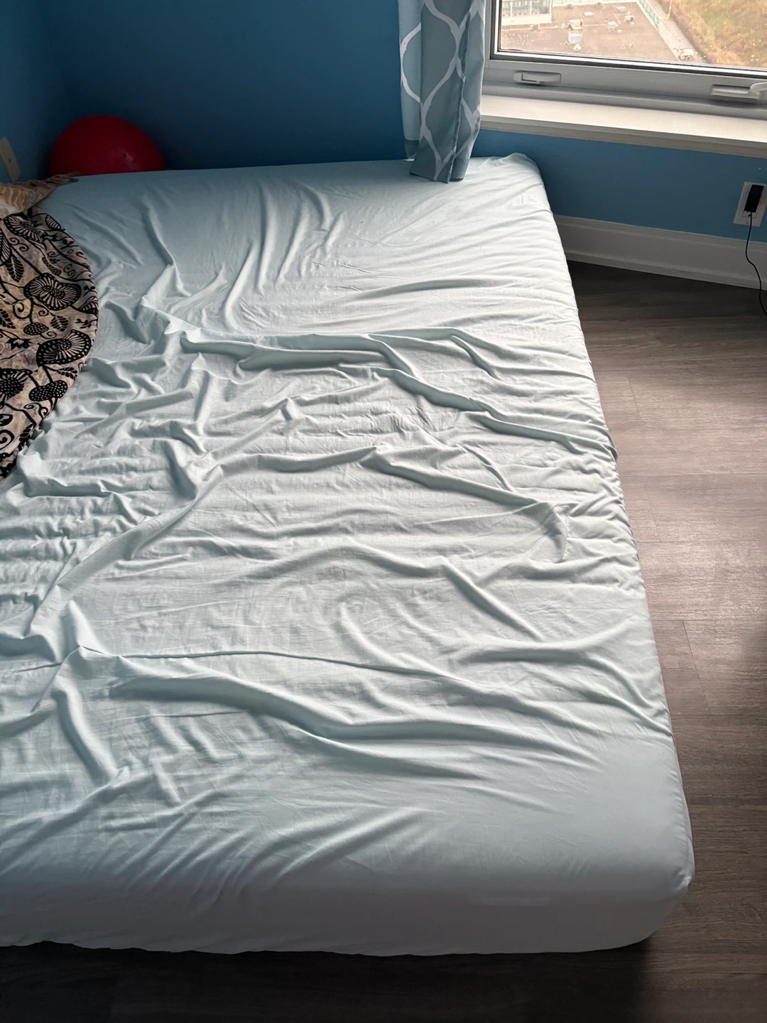 IKEA queen bed Mattress - photo 2