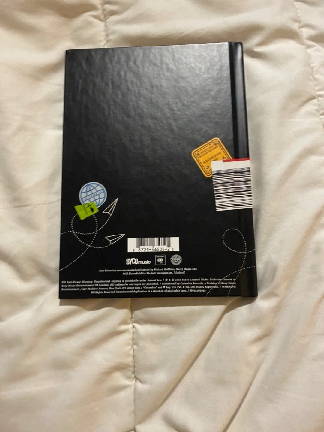 One Direction Take Me Home Limited Edition Yearbook with CD image indicator(3)