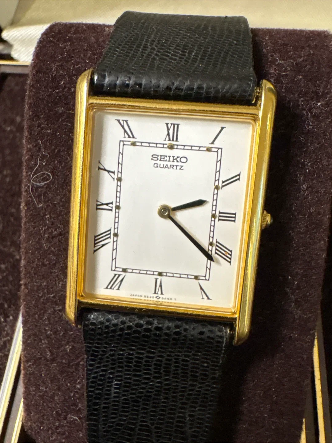 Seiko Quartz 5E20-5A60 Gold Watch with Box image indicator(4)