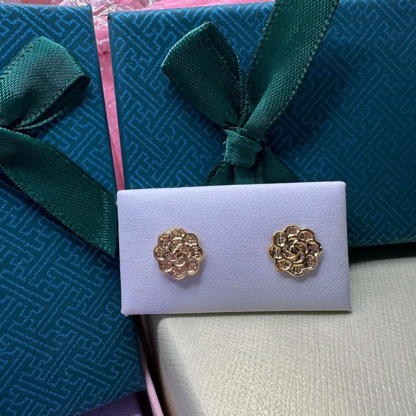 18k Gold Flower Screw Earrings