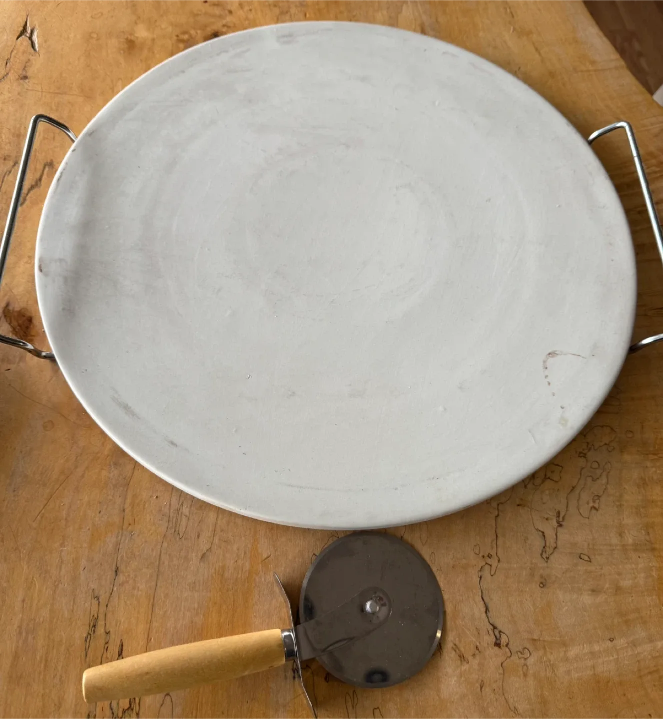 Pizza Stone with Handles & Cutter image indicator(2)