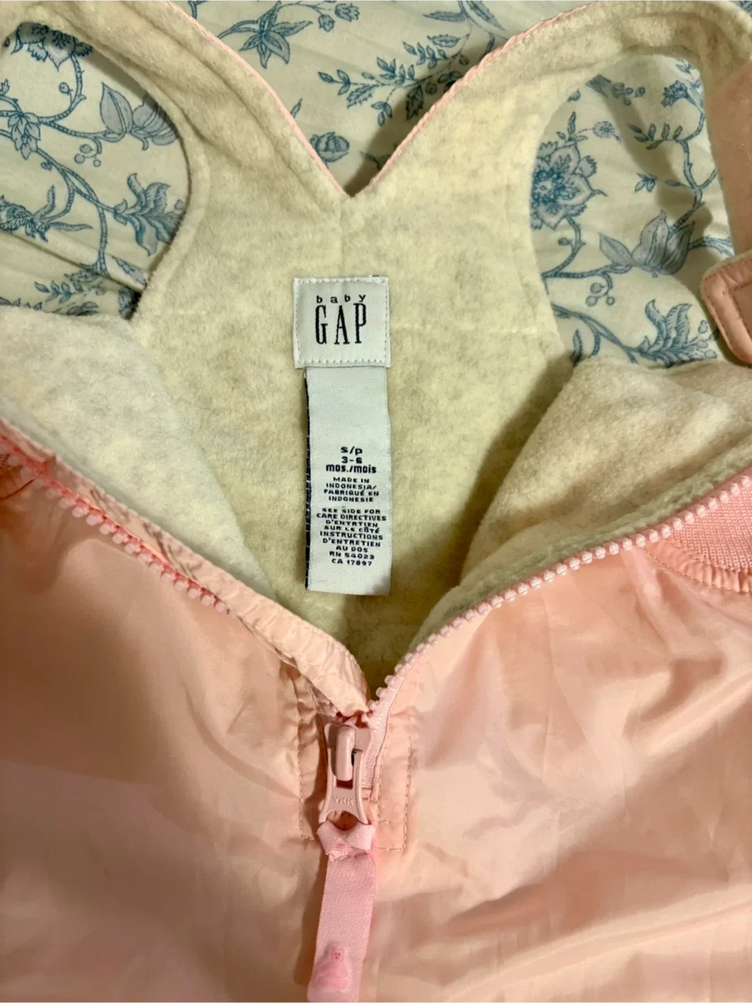 Baby GAP Snowsuit - 3-6 Months image indicator(6)