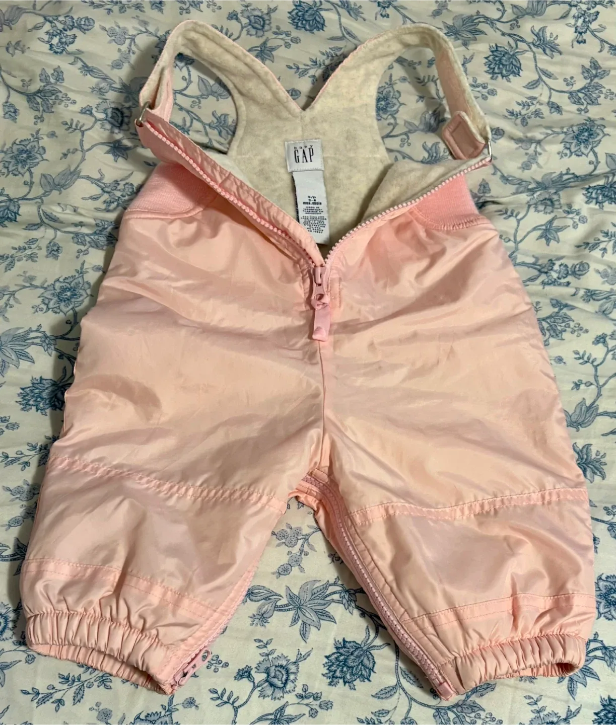 Baby GAP Snowsuit - 3-6 Months image indicator(7)