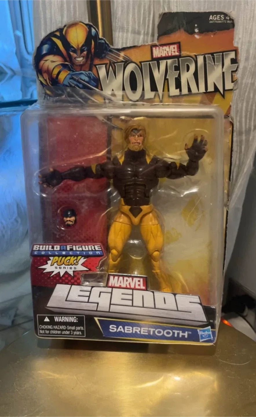 Marvel Legends Sabretooth Action Figure image indicator(2)
