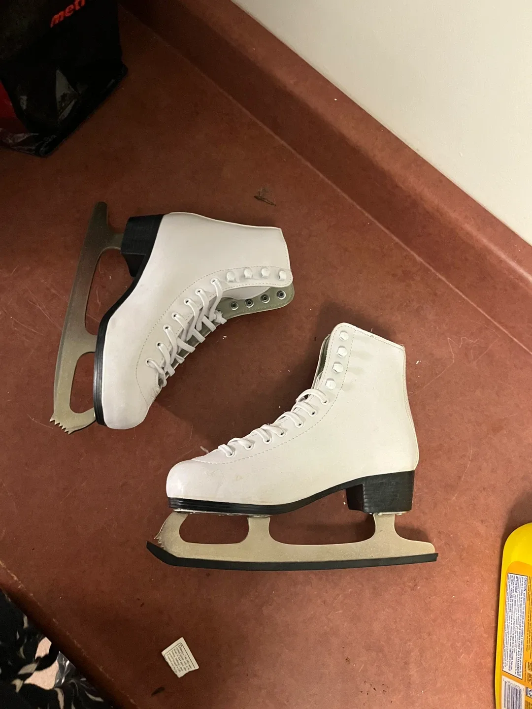 Winnwell White Ice Skates - Size 6 image indicator(2)