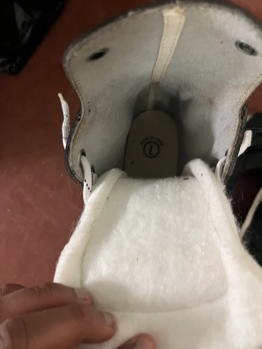 Acnum Hockey Skates - Size 7 image indicator(4)