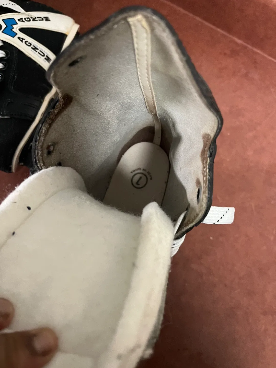 Acnum Hockey Skates - Size 7 image indicator(3)