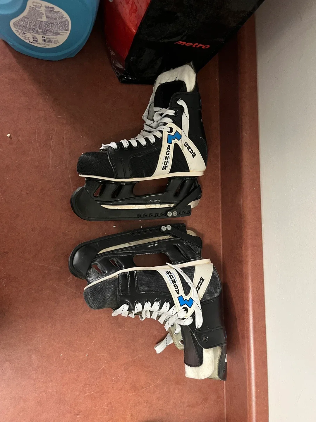 Acnum Hockey Skates - Size 7 image indicator(5)