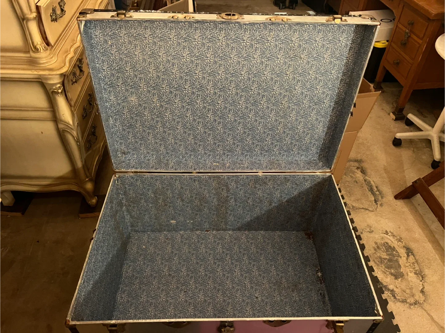 Vintage Steamer Trunk image indicator(2)