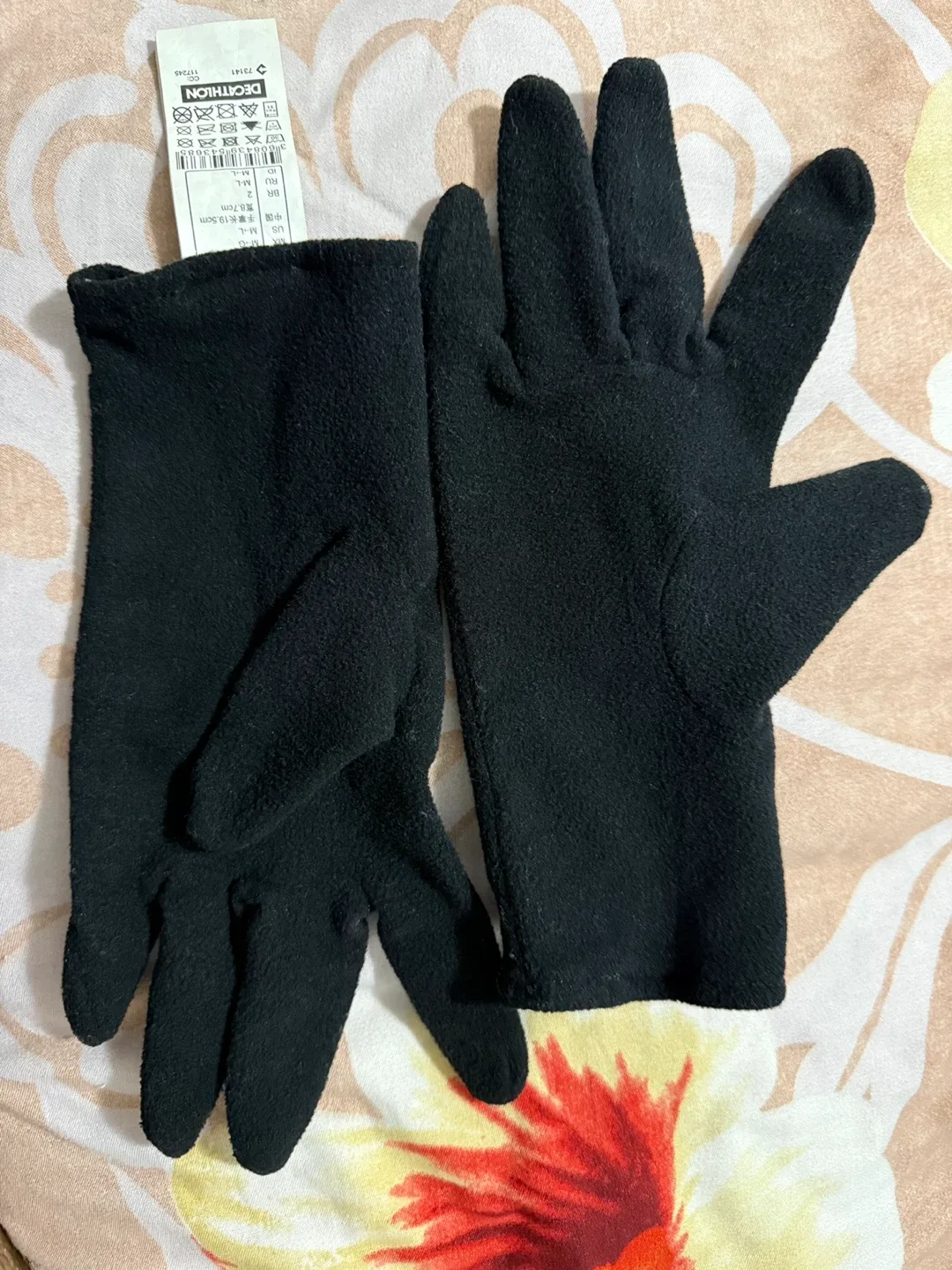 Wedze & Forclaz Black Gloves and Neck Warmer Set