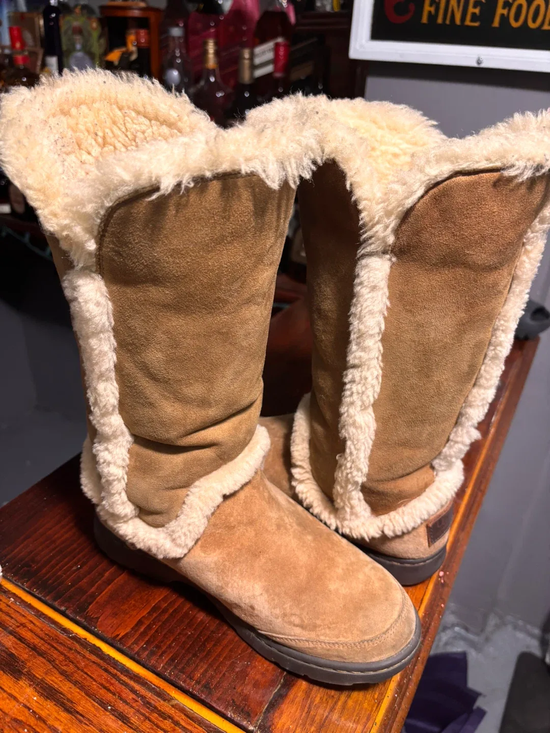 UGG Waterproof Boots, Size 7 excellent condition image indicator(5)