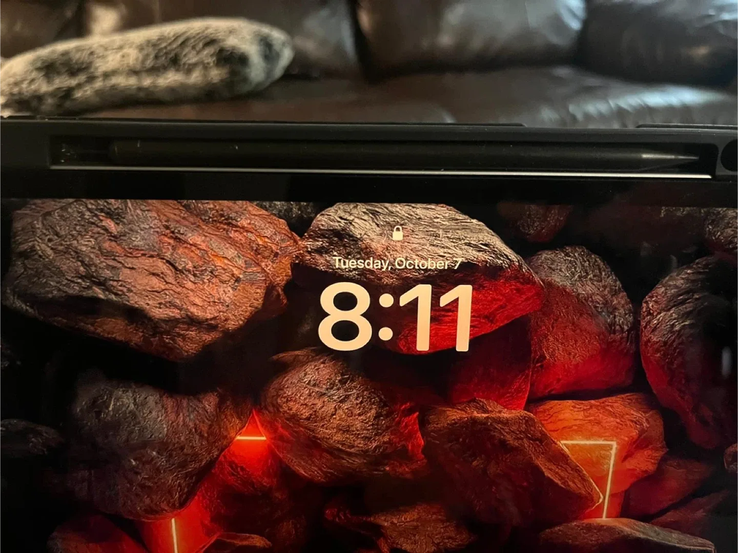 iPad 13 Pro 12.9” 1TB with CELLULAR (excellent condition) image indicator(2)