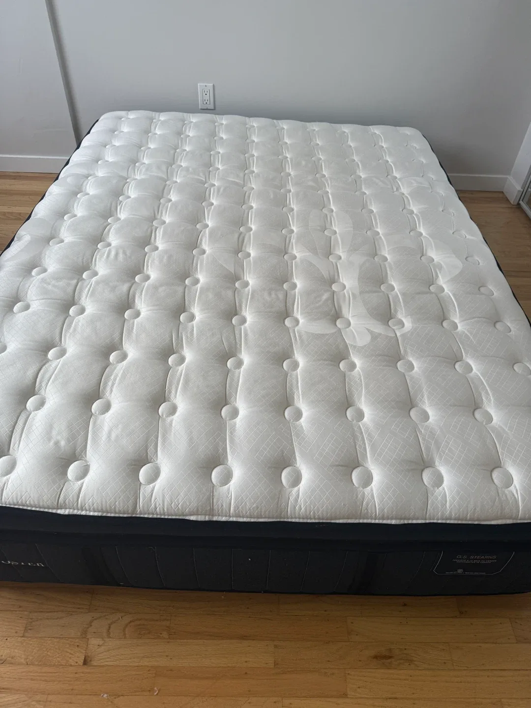 Pillow Top Stearns & Foster Pavillion  Queen Mattress image indicator(2)