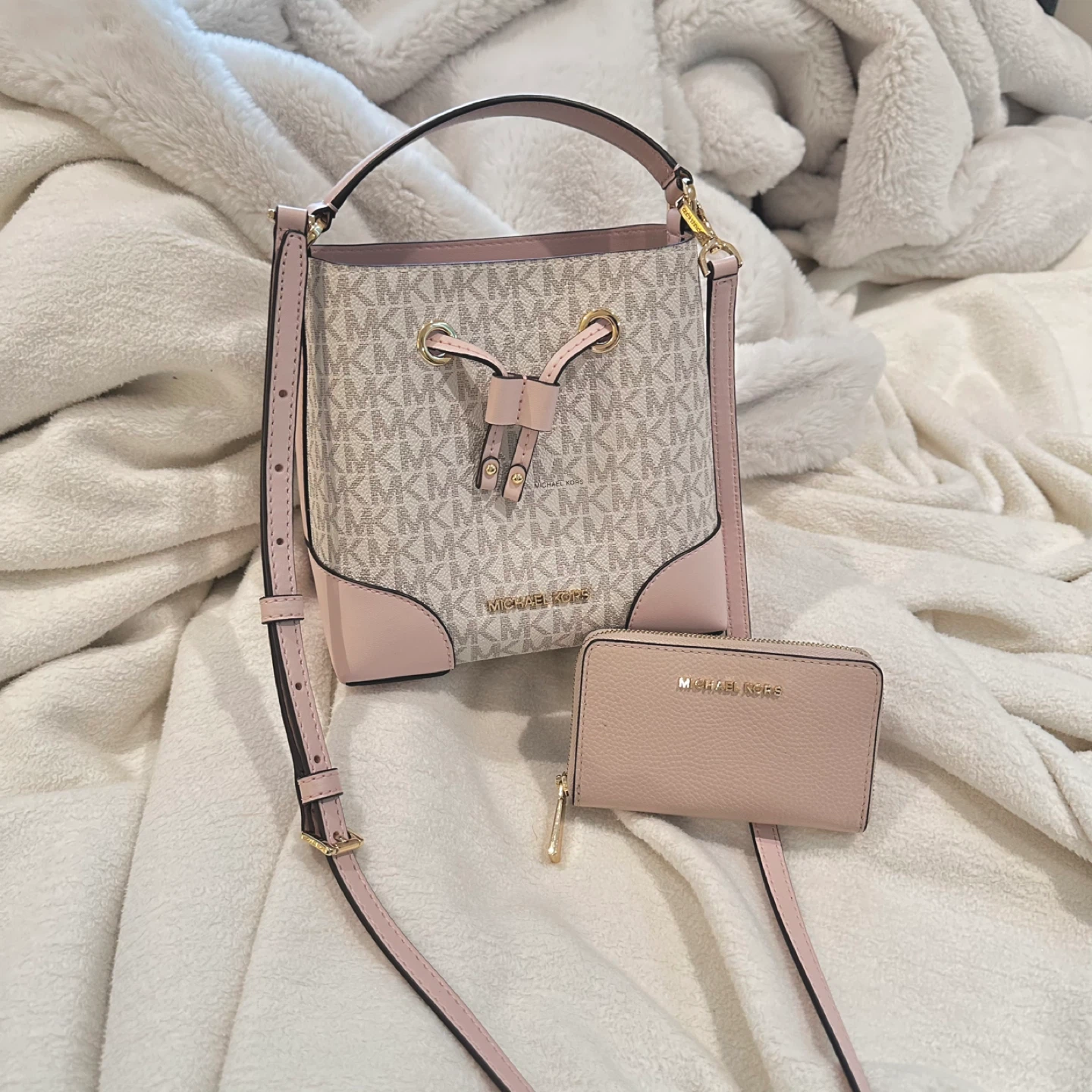 Michael Kors Bucket Bag & Wallet Set