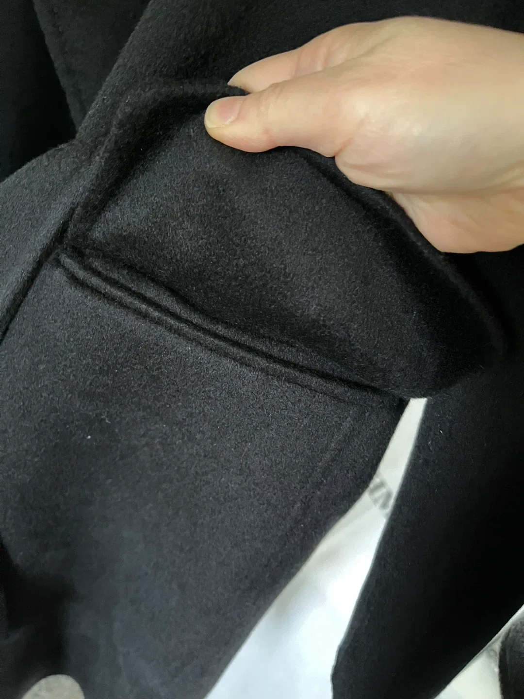 Black 100% Cashmere Belted Coat image indicator(8)