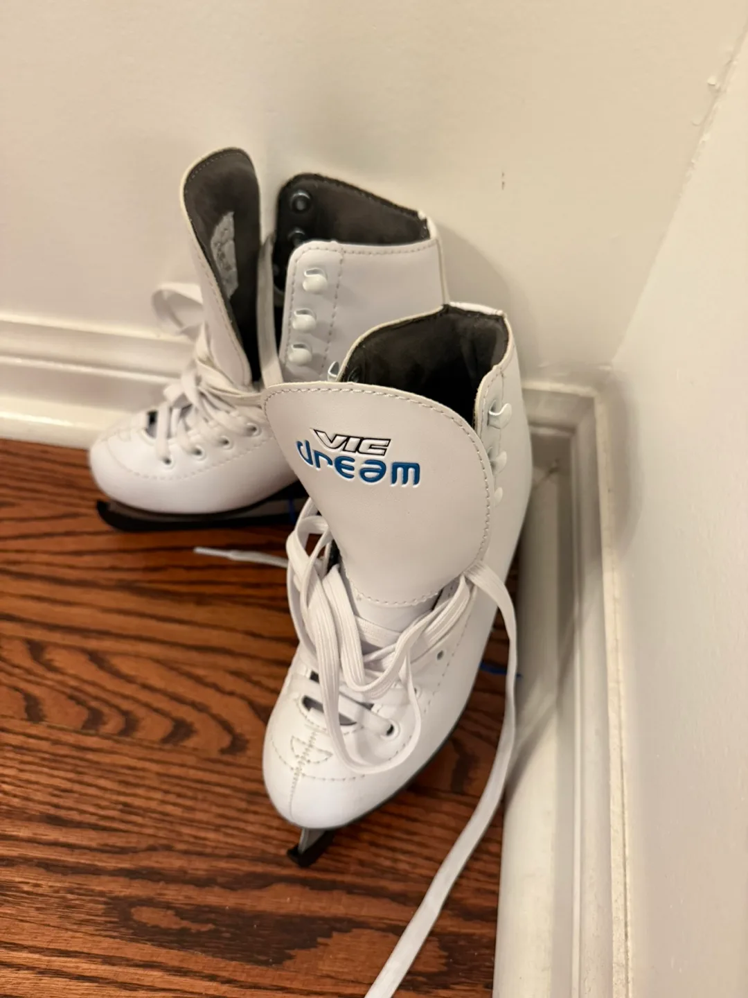 Vic Dream White Ice Skates - US Size 1 image indicator(3)