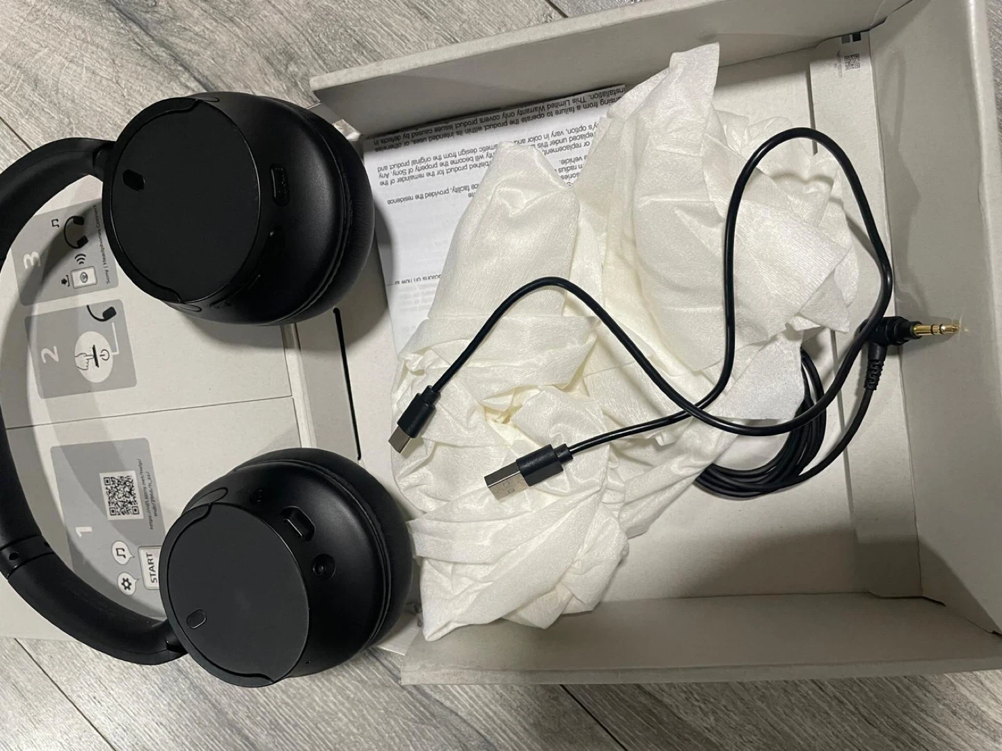 Sony headphones with active noise cancellation - photo 3