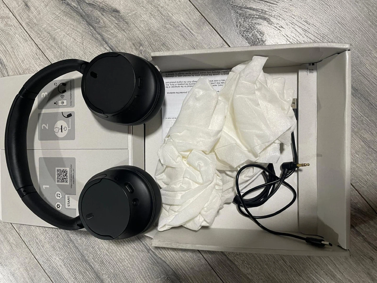 Sony headphones with active noise cancellation - photo 2