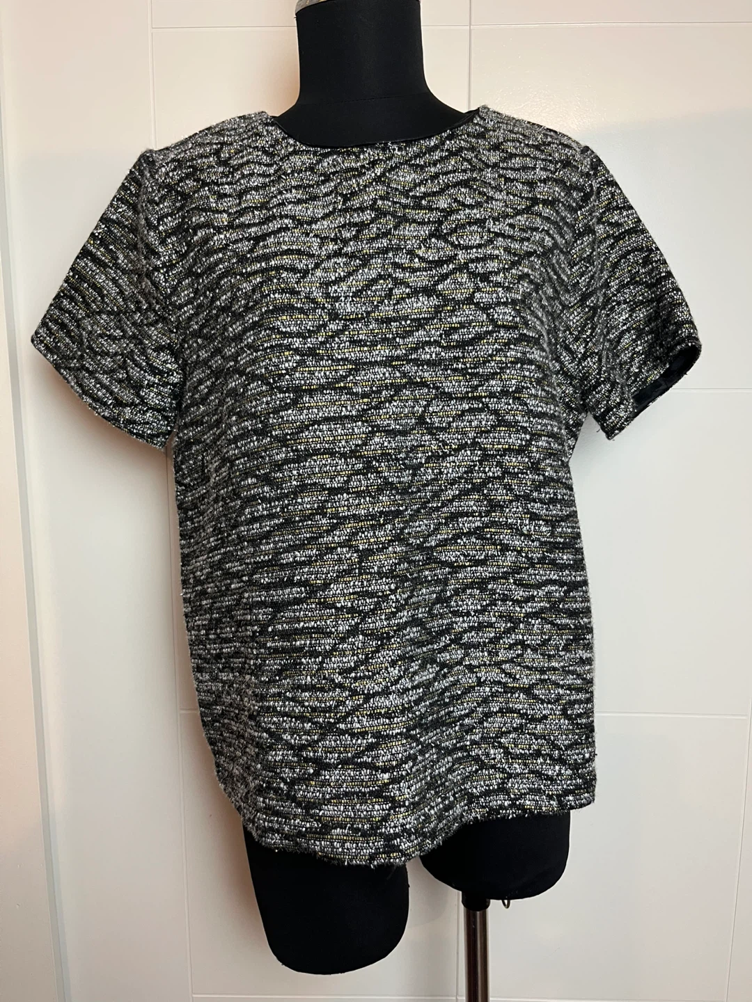 Textured Short Sleeve Top - Black, White & Gold