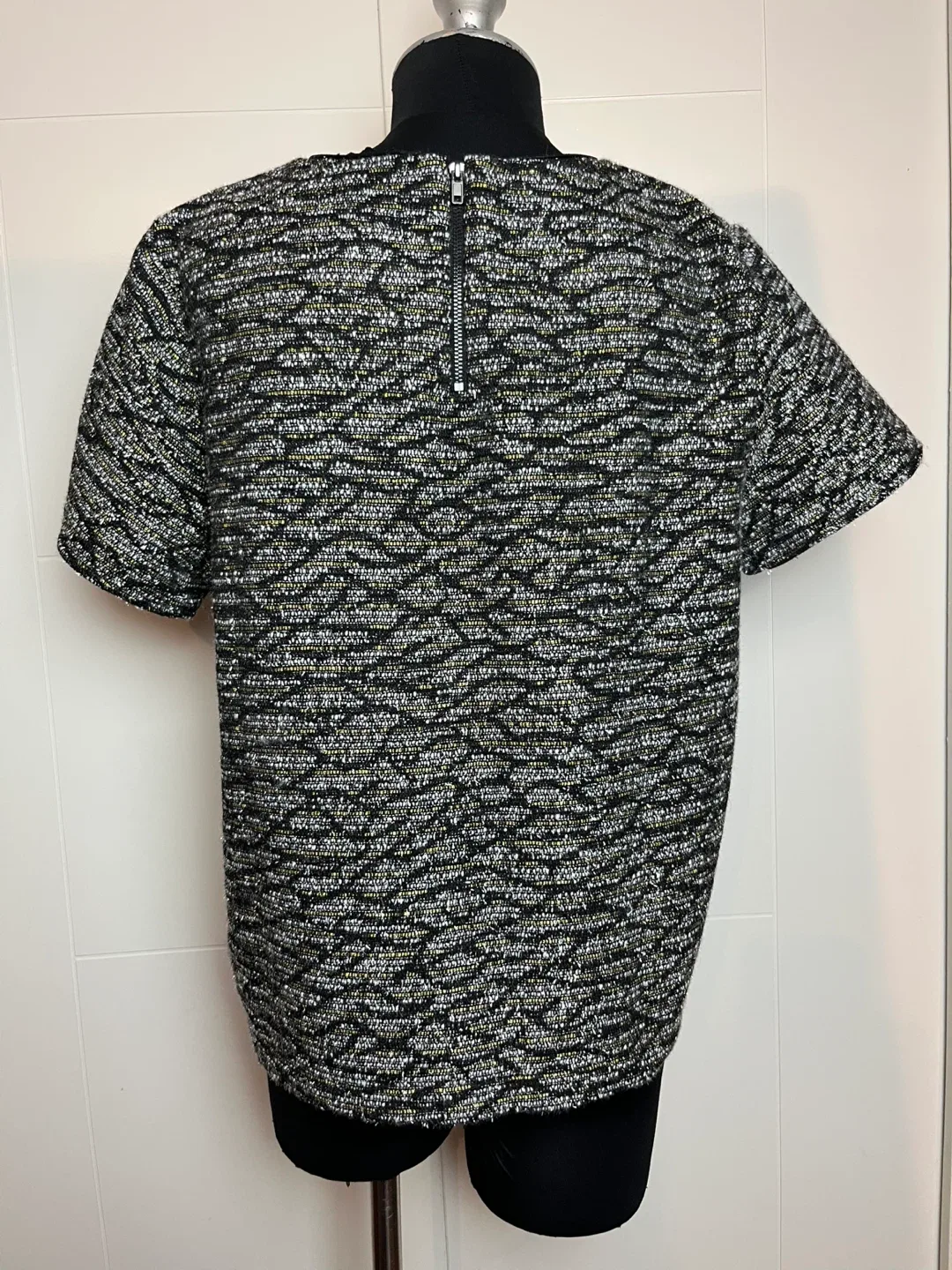 Textured Short Sleeve Top - Black, White & Gold image indicator(2)