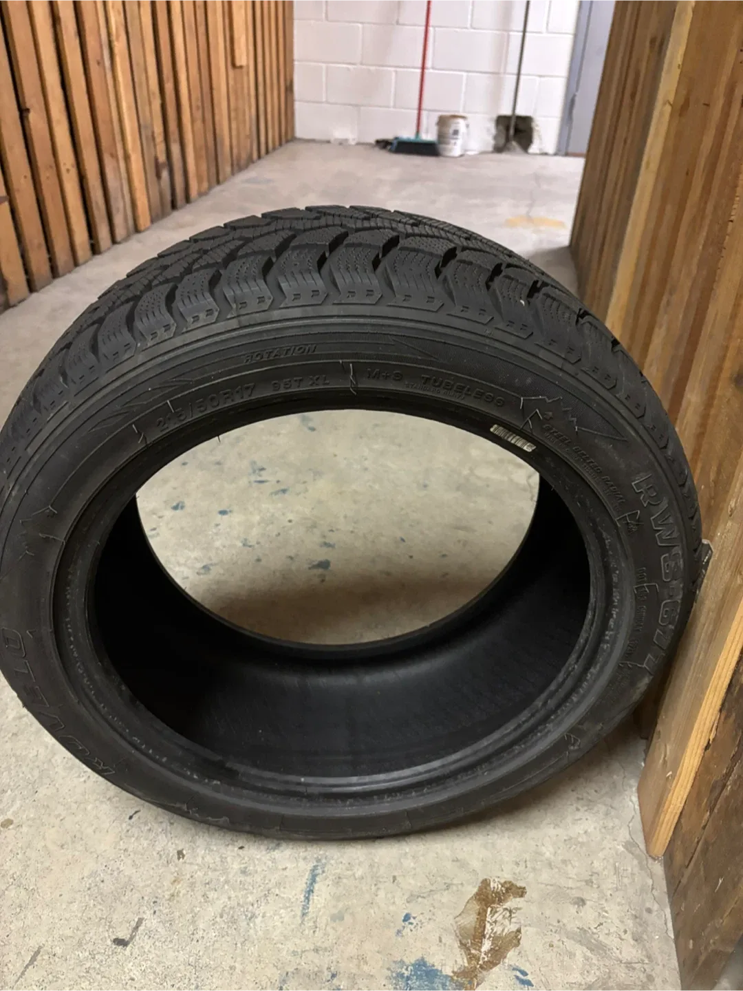 215/50R17 95T XL Winter Tire image indicator(2)