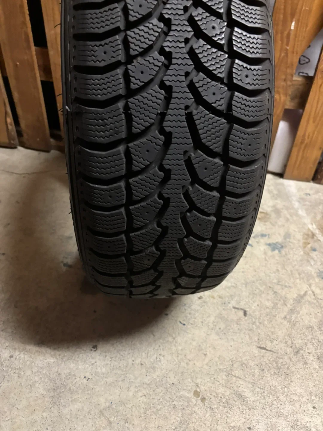 215/50R17 95T XL Winter Tire image indicator(3)