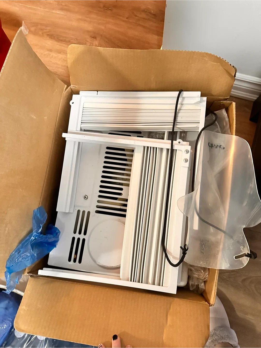 Arctic King 5,000 BTU Window Air Conditioner - White image indicator(3)