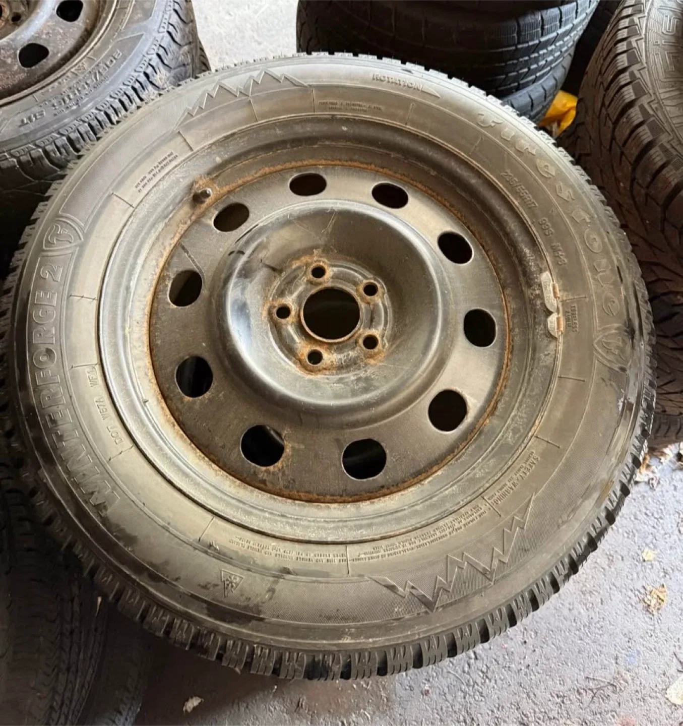 235 55 17 Firestone Winterforce (4)  - 235/55R17 image indicator(3)