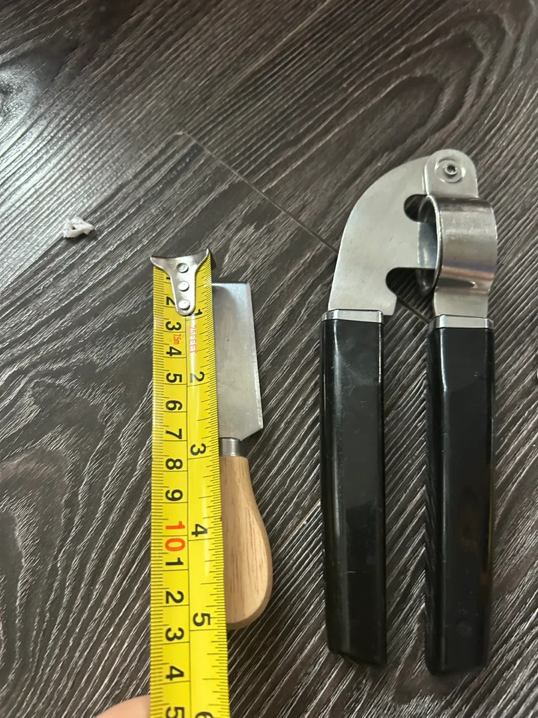 Garlic press ,cheese cutter small spatula and brush image indicator(3)