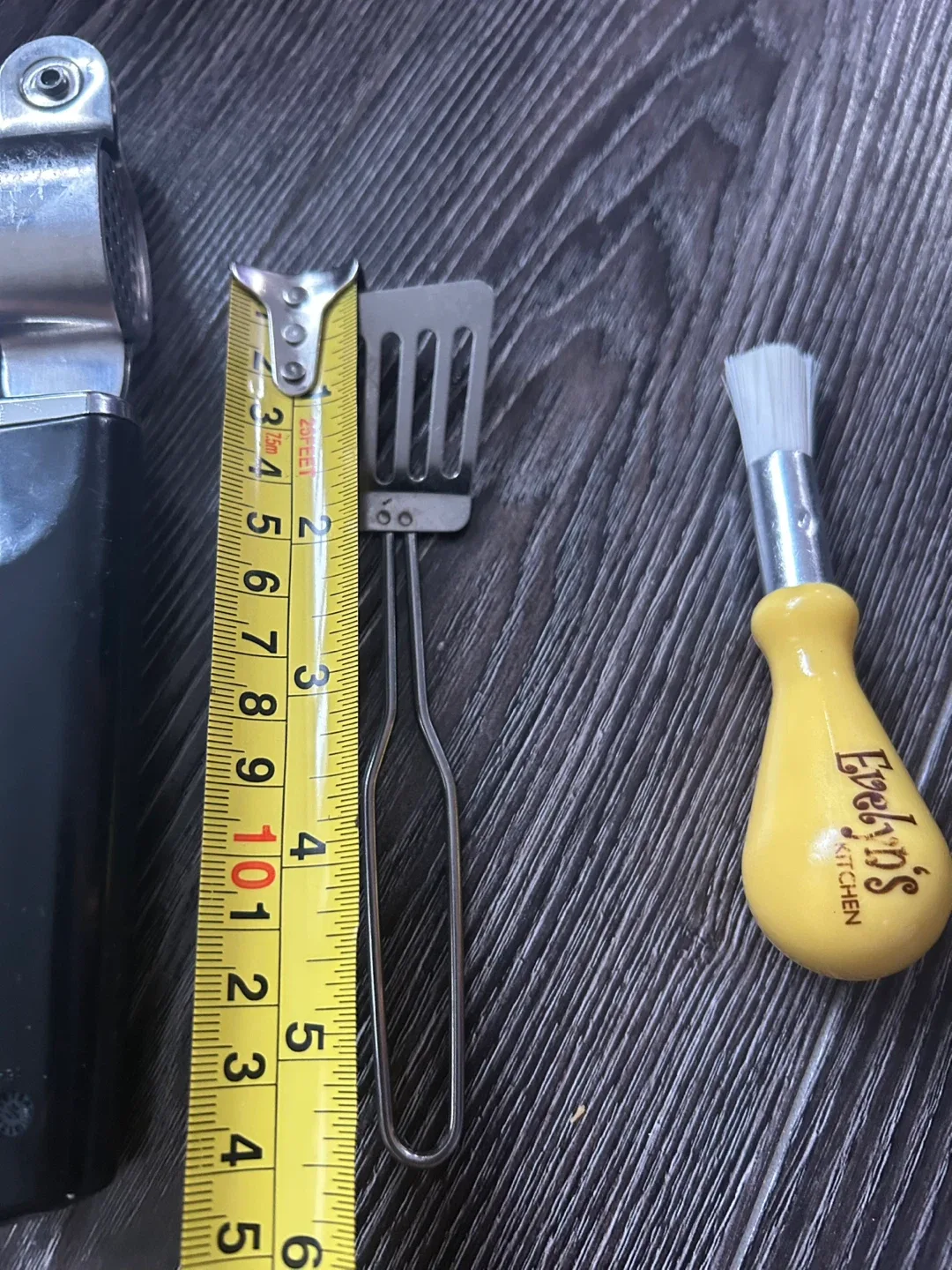 Garlic press ,cheese cutter small spatula and brush image indicator(4)