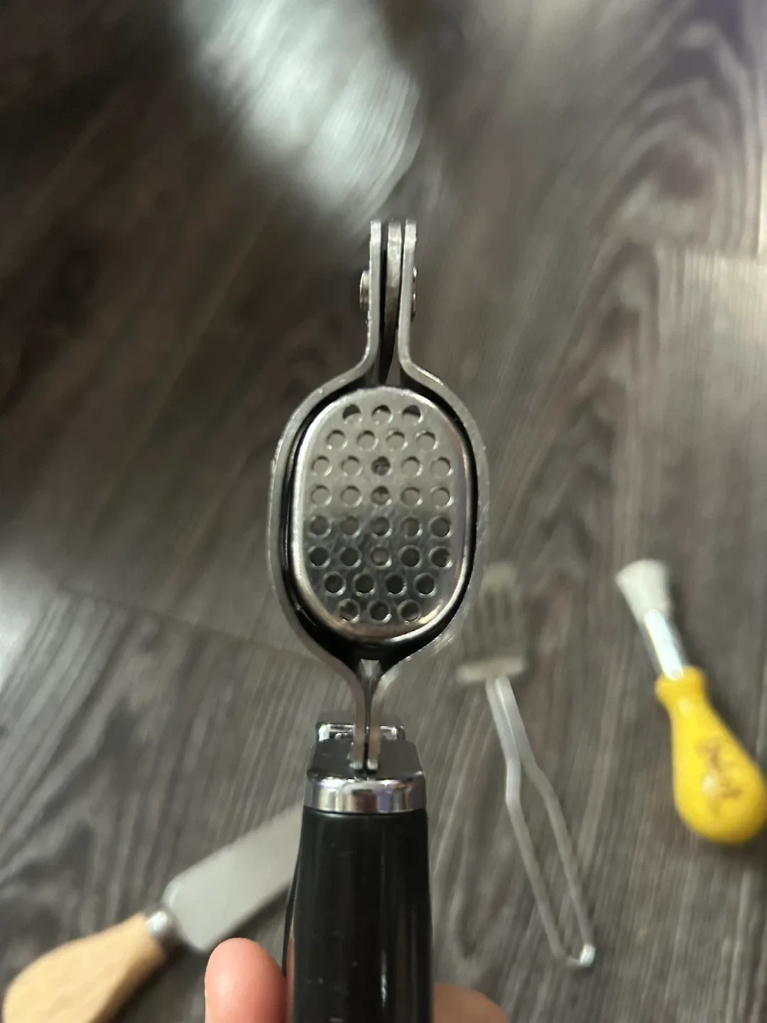 Garlic press ,cheese cutter small spatula and brush image indicator(7)