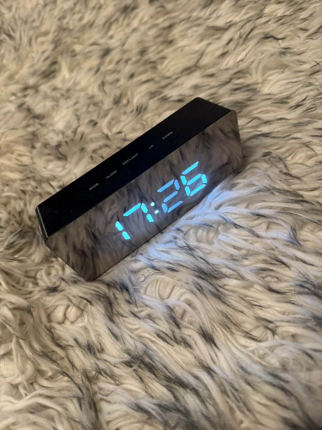 Digital Alarm Clock image indicator(2)