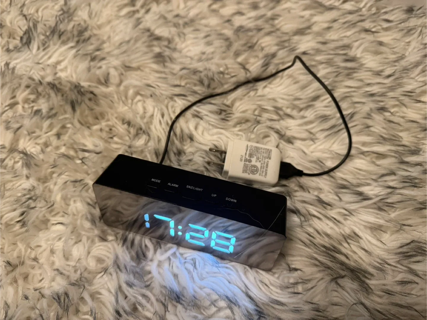 Digital Alarm Clock image indicator(3)