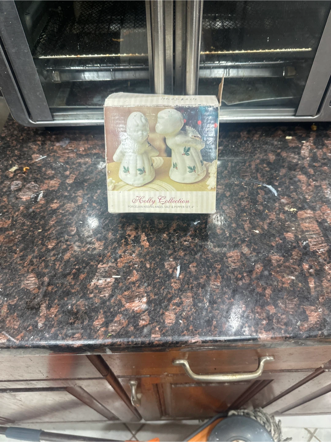 Holly Collection Porcelain Angel Salt & Pepper Set - photo 2