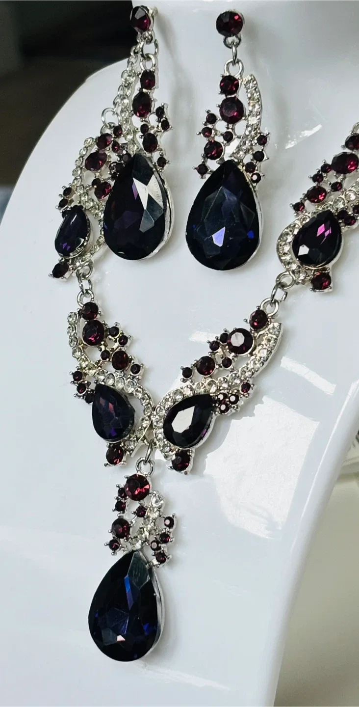 Gorgeous Necklace and Earrings Set - Purple and Silver