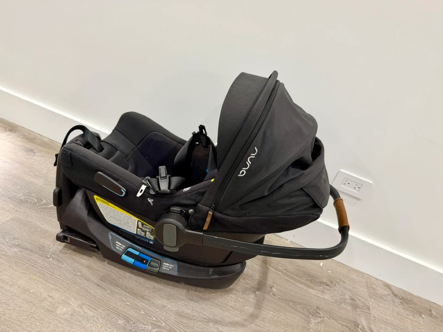 Nuna Pipa Infant Car Seat - Black image indicator(2)