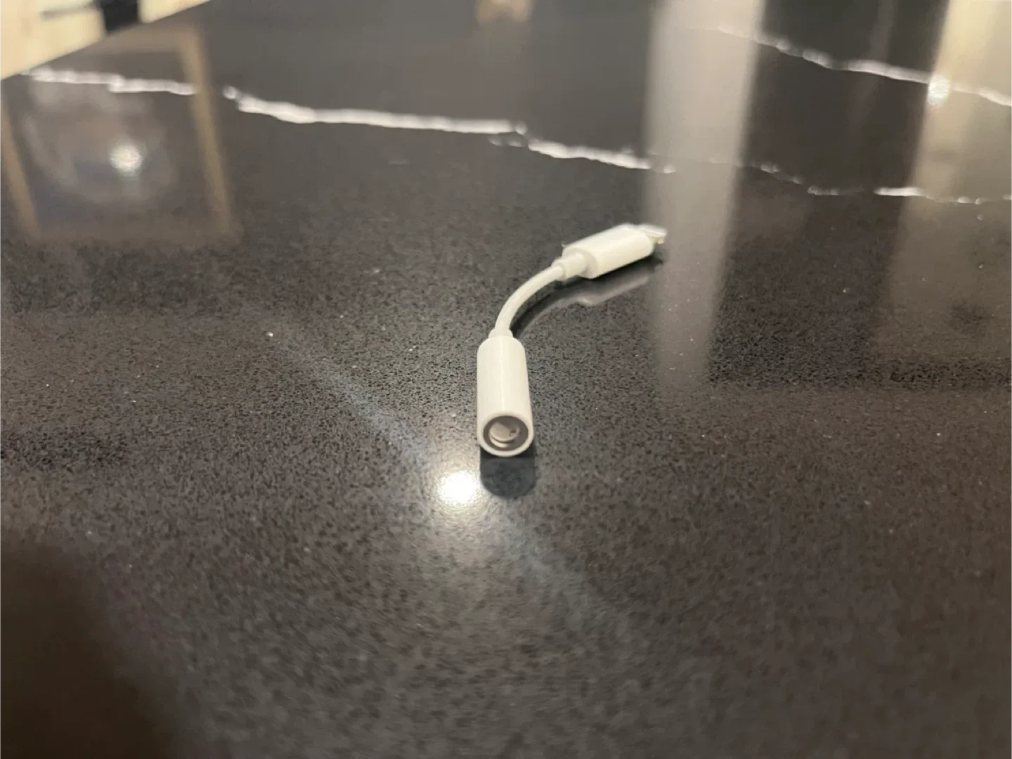 Apple Lightning to 3.5 mm Headphone Jack Adapter. image indicator(3)