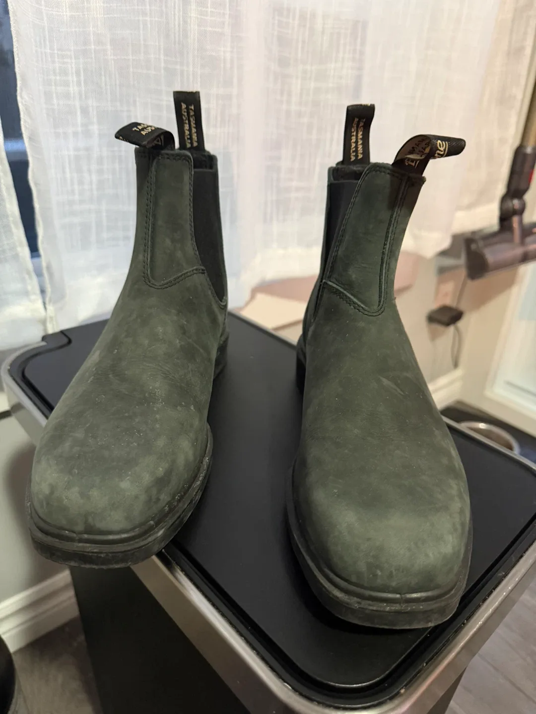 Blundstone 587 Rustic Black Chelsea Boots image indicator(2)