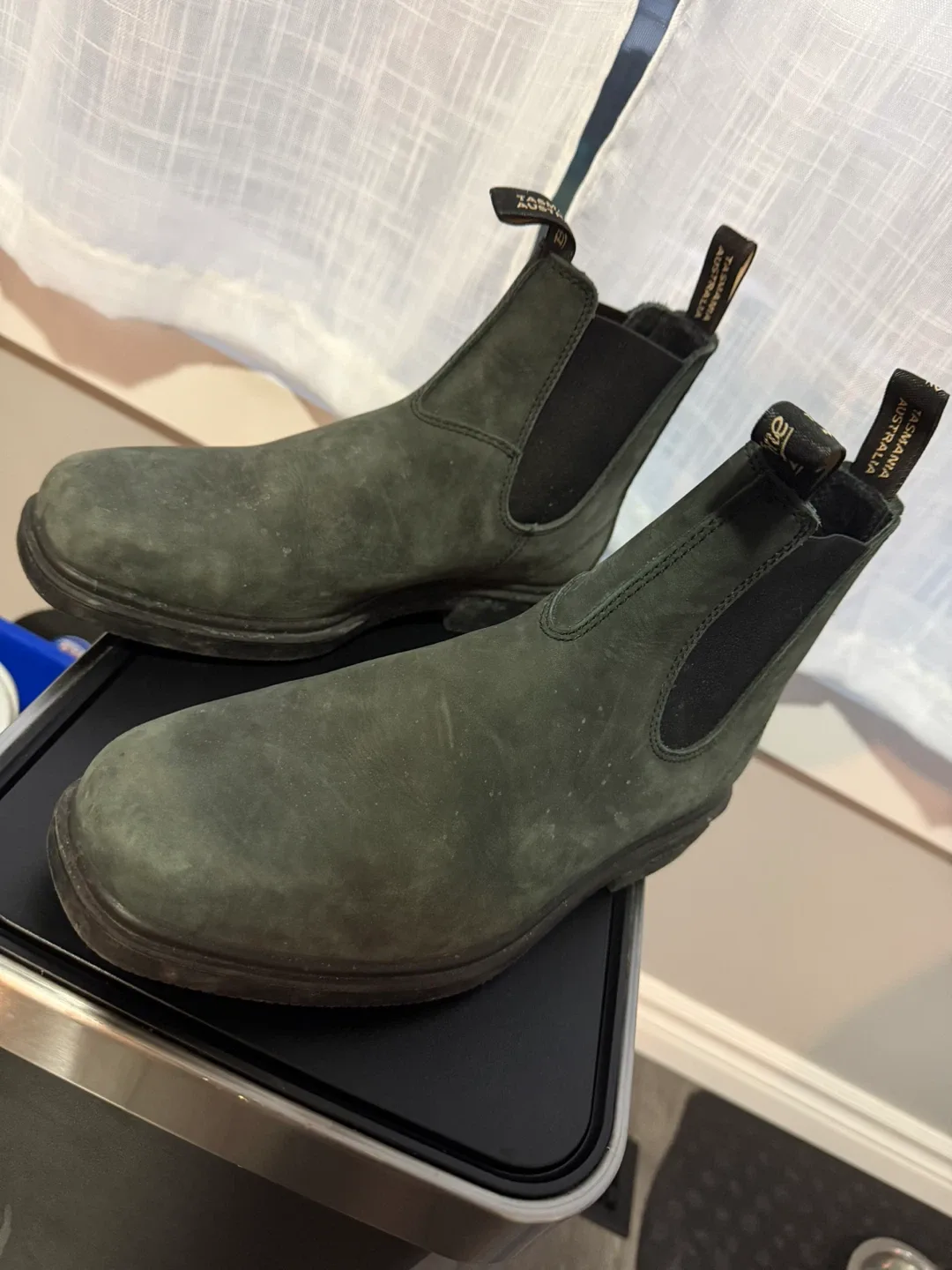 Blundstone 587 Rustic Black Chelsea Boots