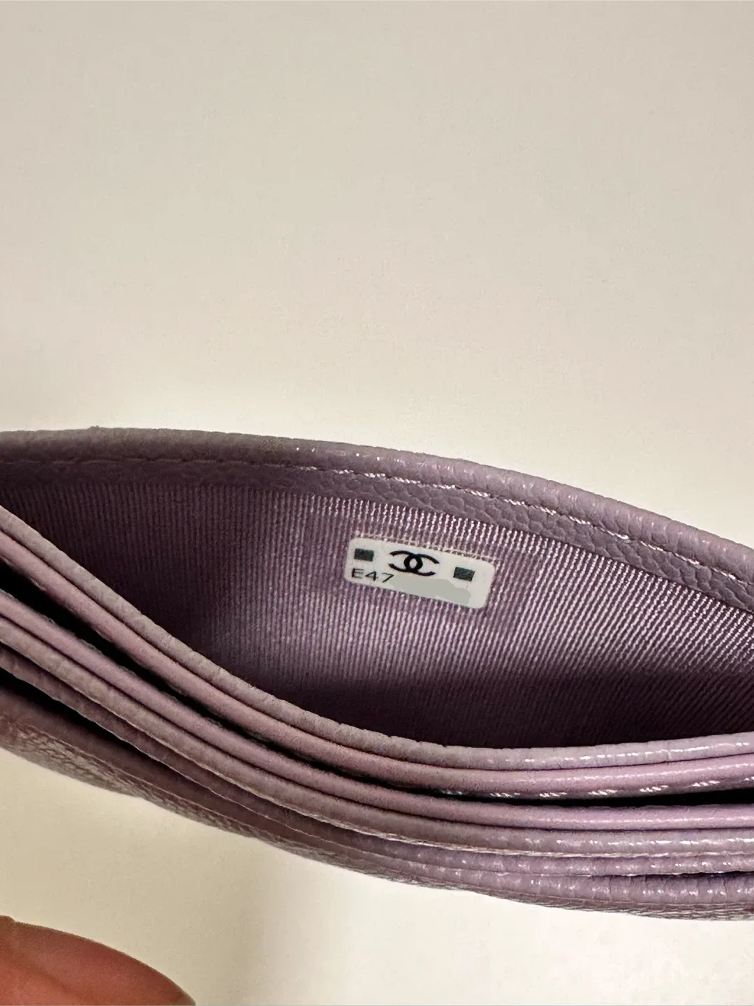 🦄🪻 Selling brand new Chanel light purple caviar card holder 🪻🦄 image indicator(5)