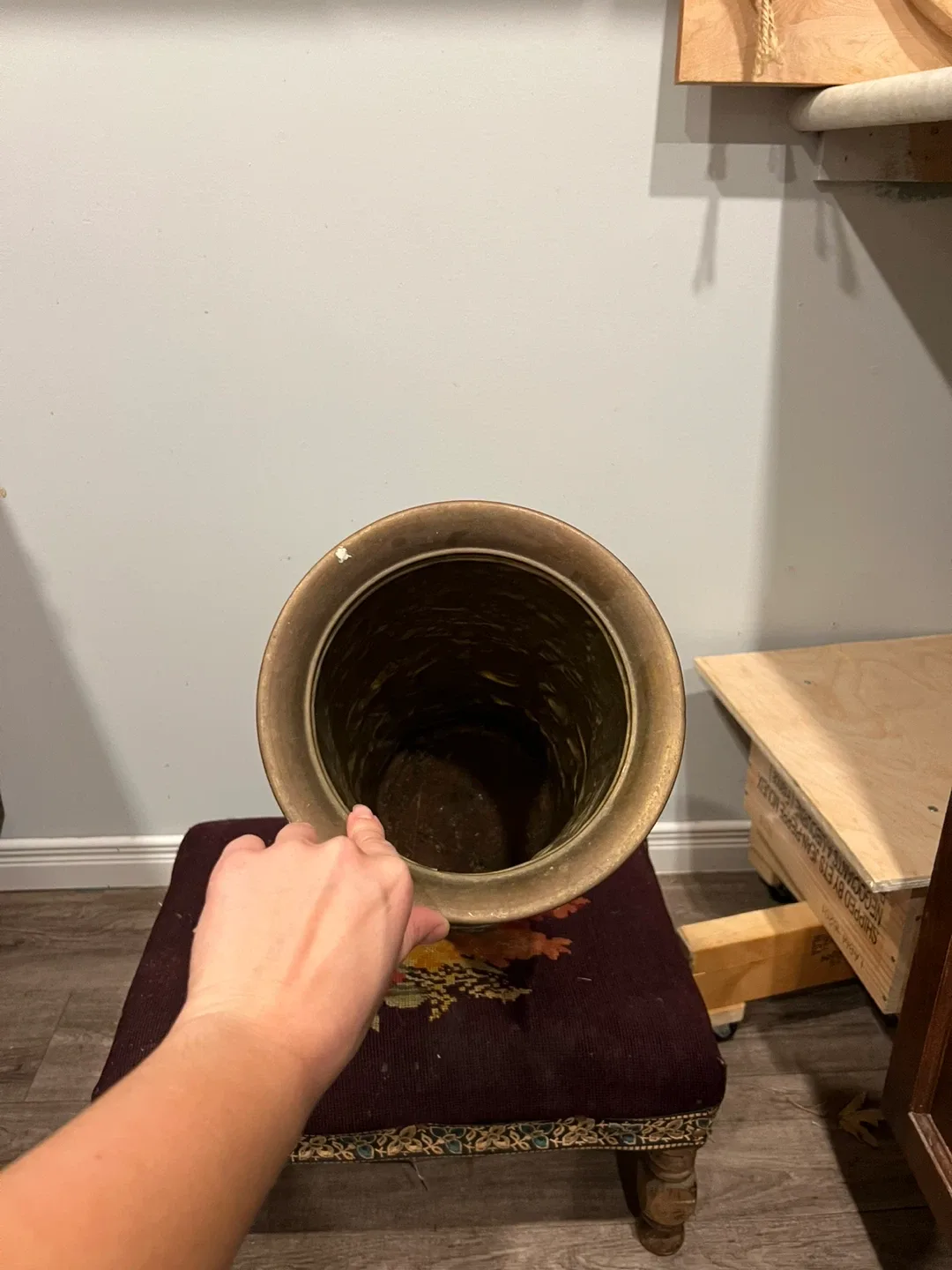 Vintage Embossed Brass Umbrella Stand image indicator(6)