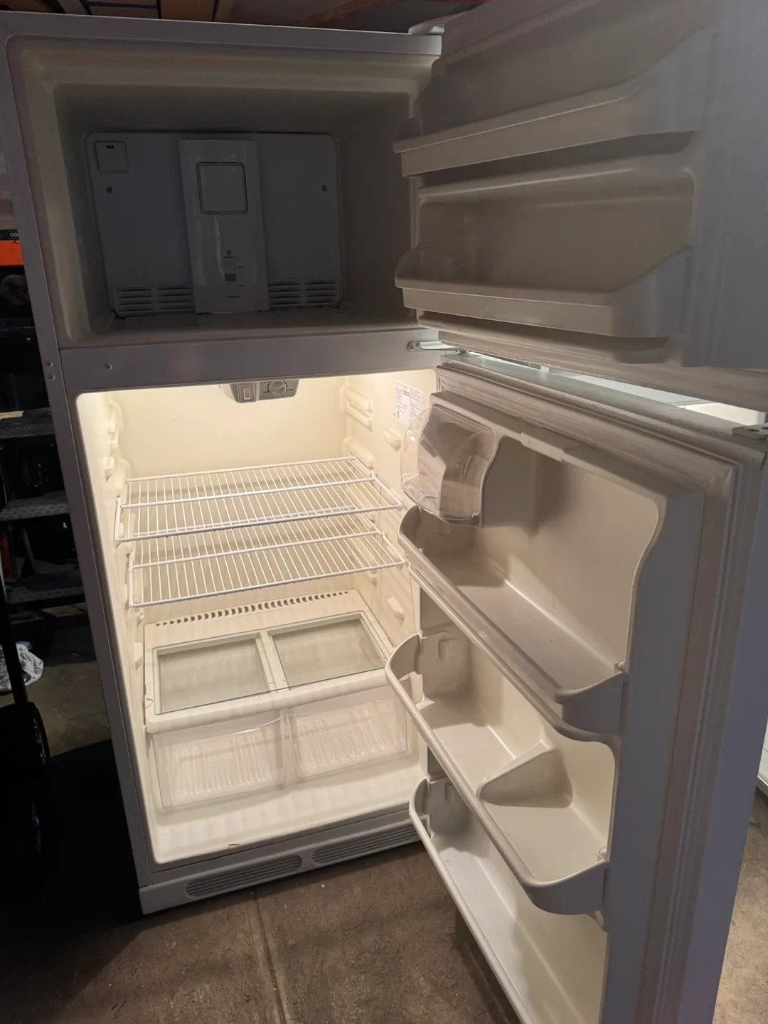 Frigidaire White Refrigerator image indicator(4)