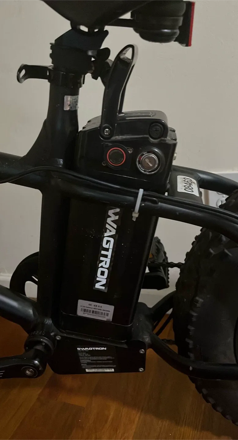 Swagtron EB6 Electric Fat Tire Bike image indicator(3)