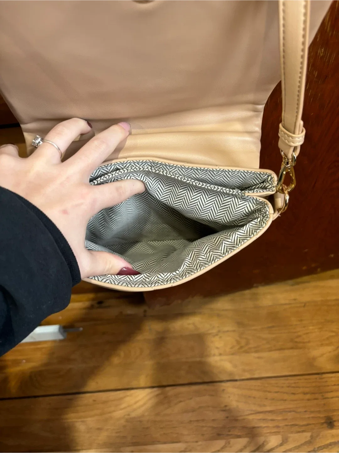 Beige Quilted Crossbody Bag image indicator(3)