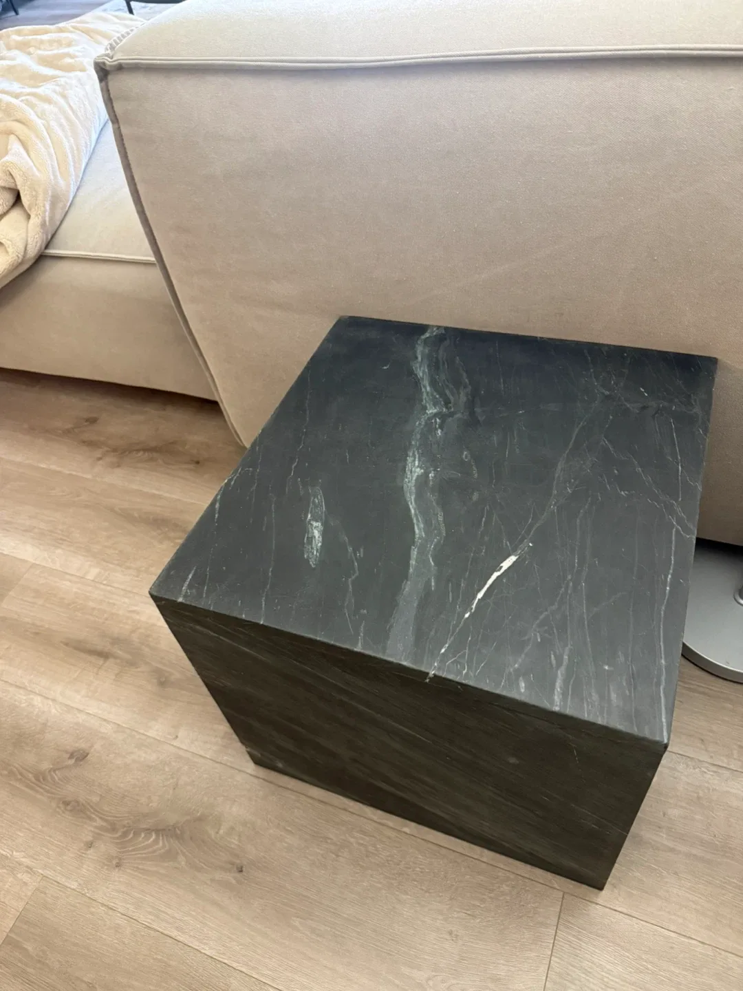 CB2 Marble Side Table image indicator(3)