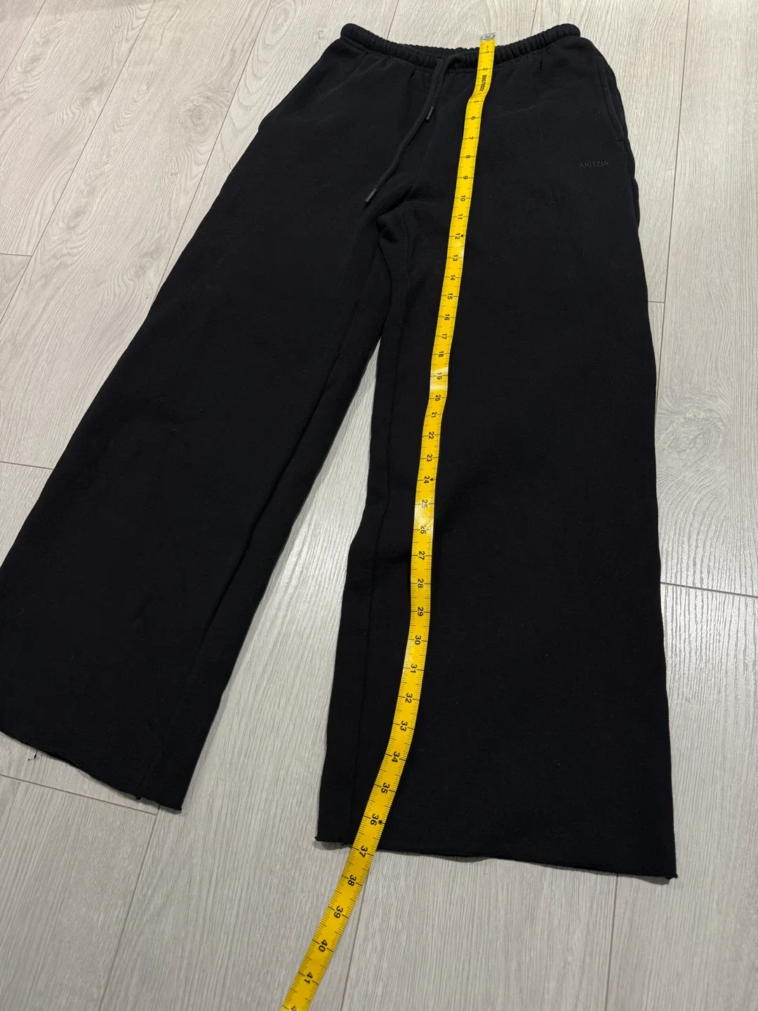 Aritzia Black Wide-Leg Sweatpants image indicator(4)