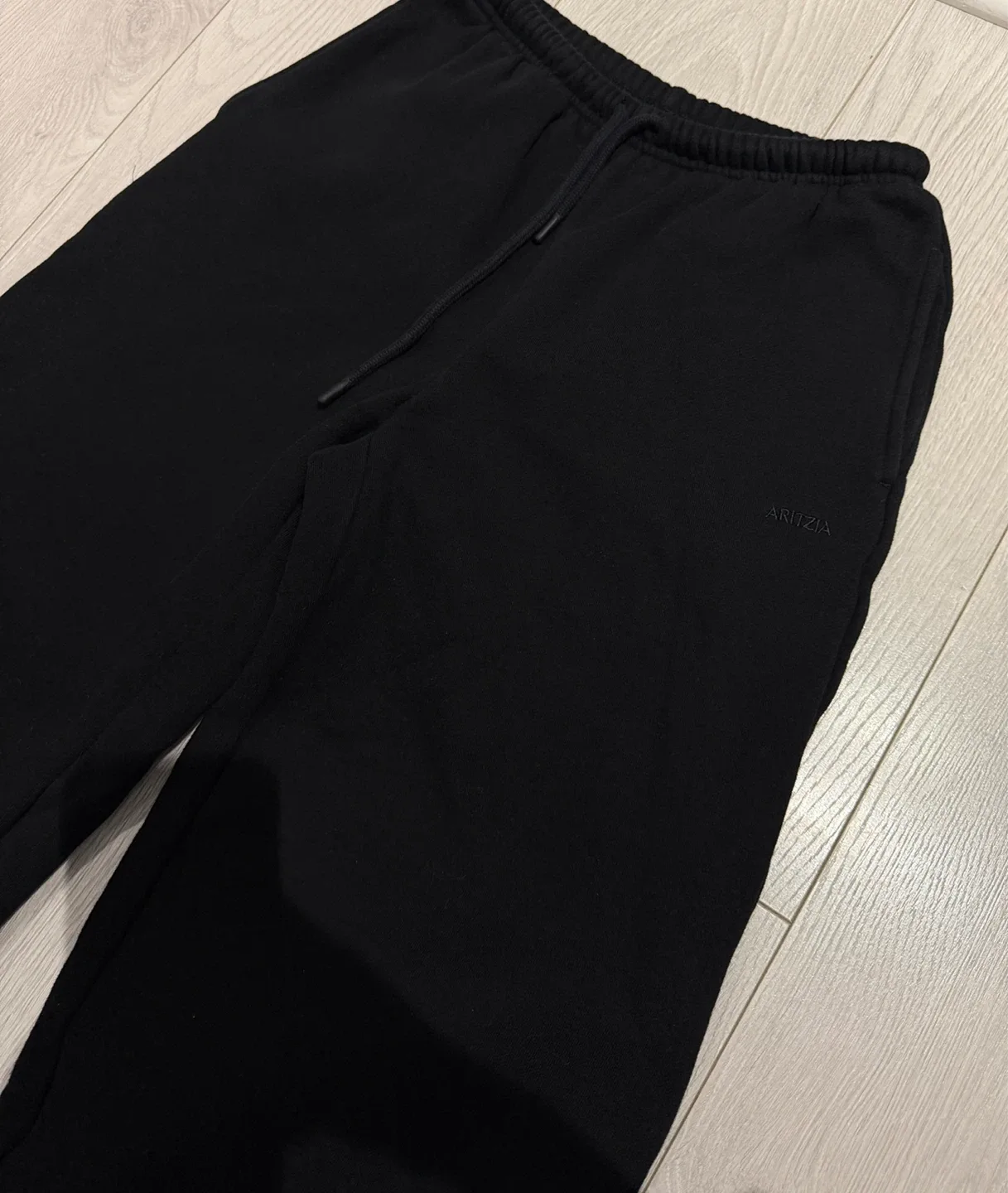 Aritzia Black Wide-Leg Sweatpants image indicator(2)