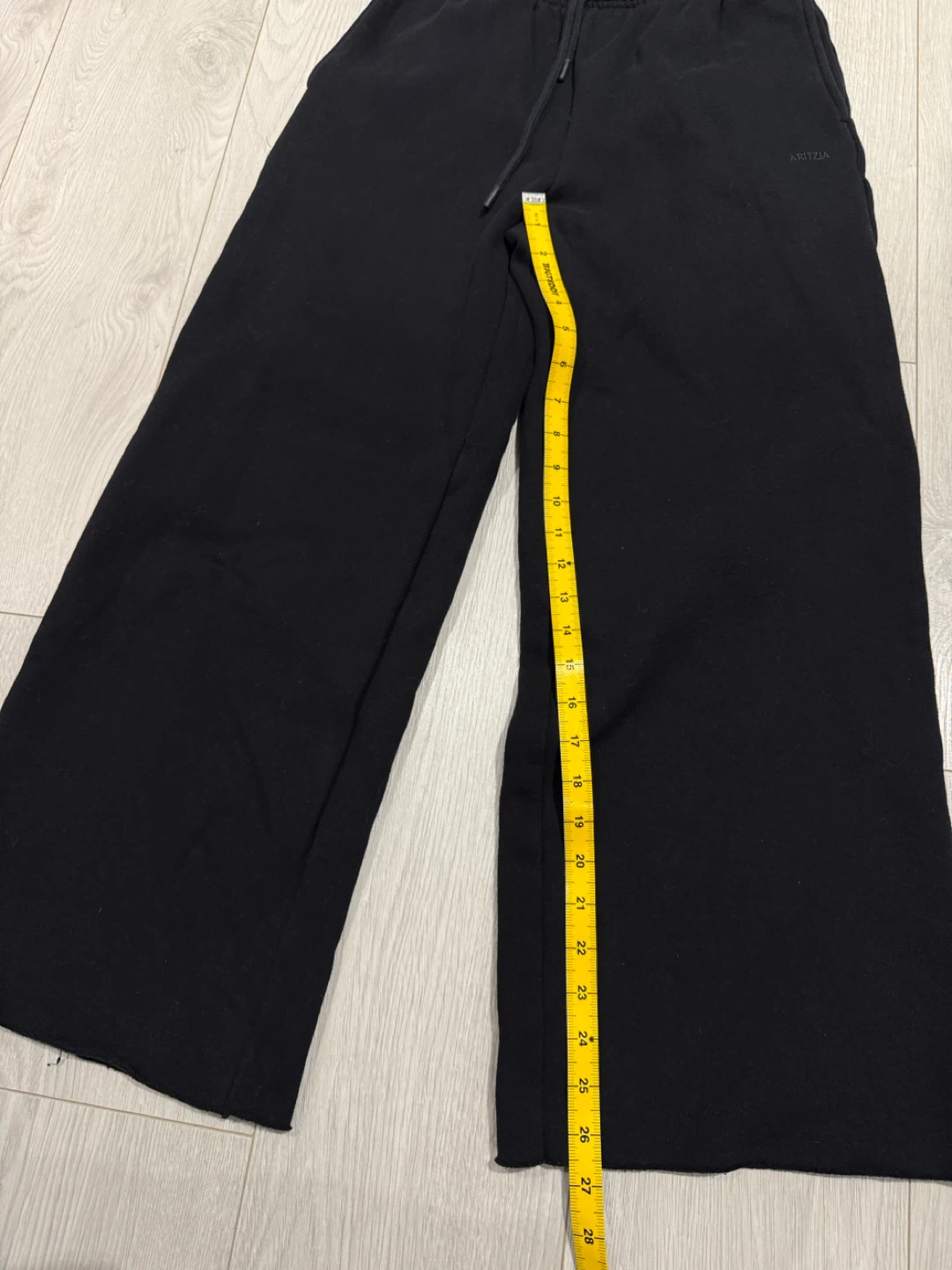 Aritzia Black Wide-Leg Sweatpants - photo 5