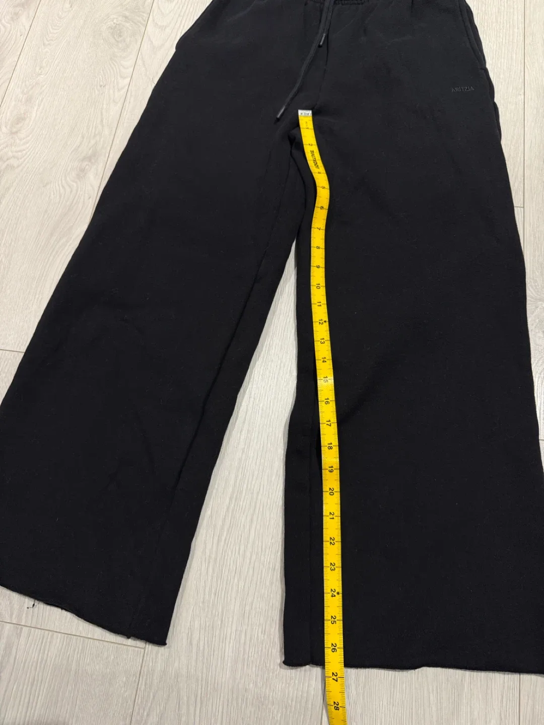Aritzia Black Wide-Leg Sweatpants image indicator(5)
